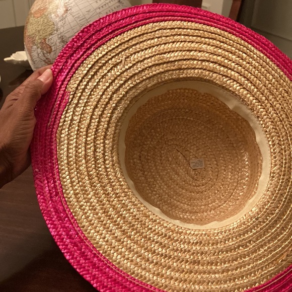 Straw Hat with Pink bow and trim - Picture 4 of 9